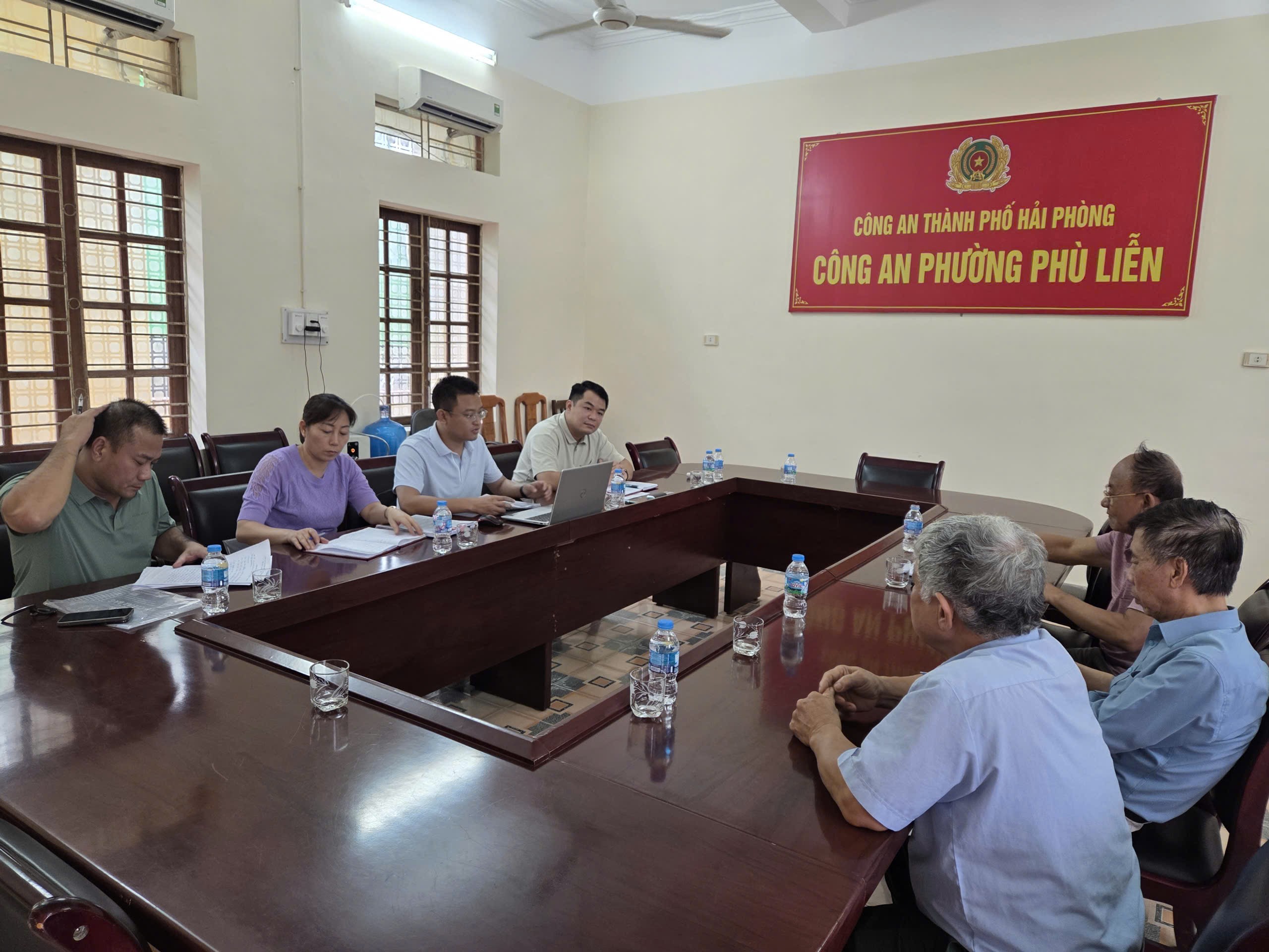 Công an phường Phù Liễn tuyên truyền, vận động thành công hai doanh nghiệp bàn giao mặt bằng phục vụ dự án giao thông